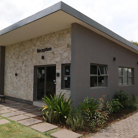 Sandpiper Villas Chobe Kasane Exterior photo