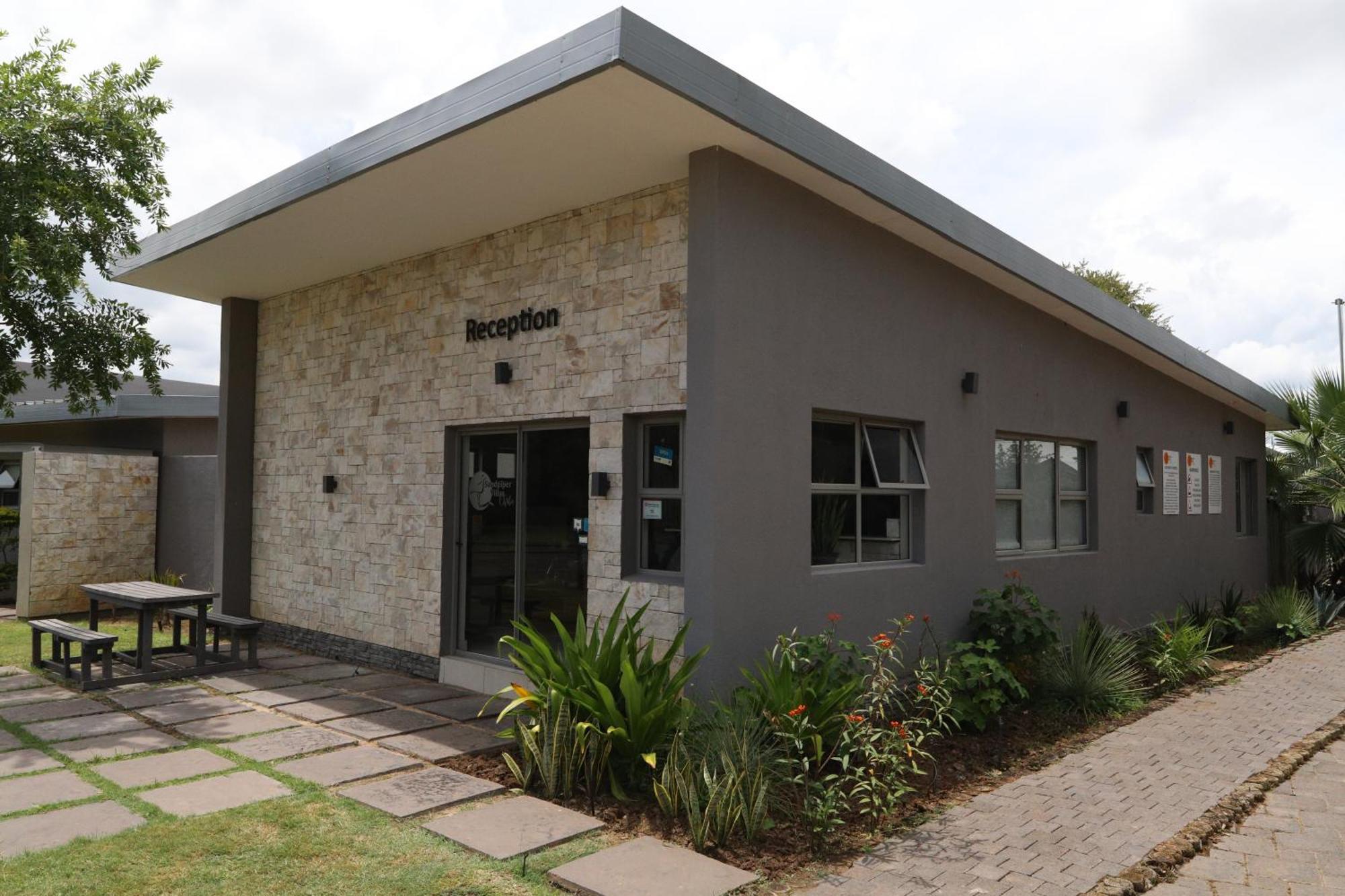 Sandpiper Villas Chobe Kasane Exterior photo